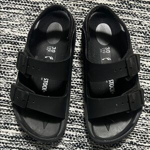 Birkenstock Mogami Kids all black size 30/12-12.5, like new condition